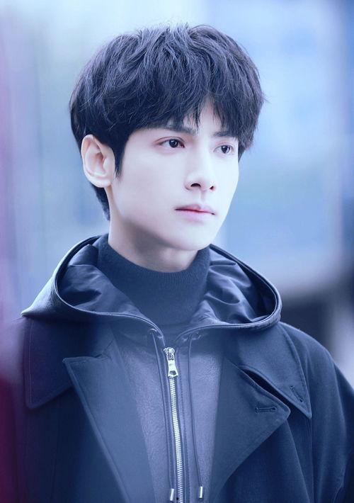 罗云熙照片图片大全,光影交织，魅力四溢